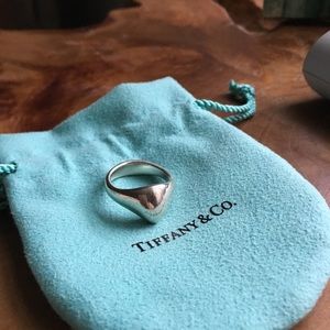 Tiffany’s Elsa peretti shell ring